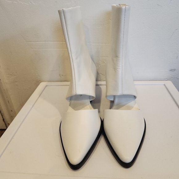 Matisse Caroline Cutout Booties from Anthropologie size 6.5 - Picture 4 of 8